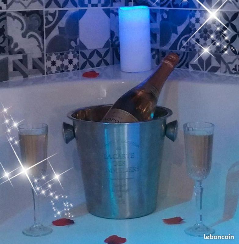 Ecrin D' Amour Suite Romantique Avec Jacuzzi Castels Exterior photo