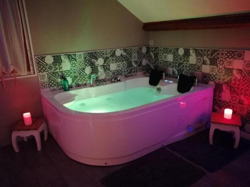 Ecrin D' Amour Suite Romantique Avec Jacuzzi Castels Exterior photo